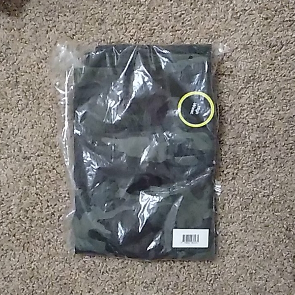 High-waisted Army Fatigue Leggings, size large - Picture 4 of 4